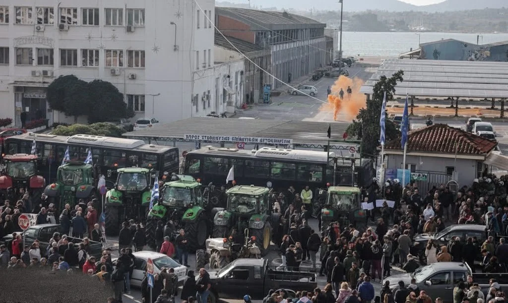 Greek Farmers Block Ports: €600M Aid Crisis Deepens