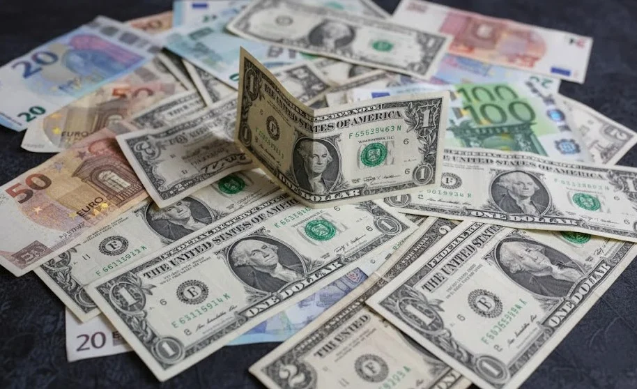 Dollar Tumbles as Fed Cuts Spark Currency Chaos