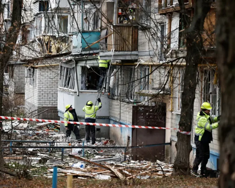 Ukraine Freezes in Dark After Deadly Russian Strikes